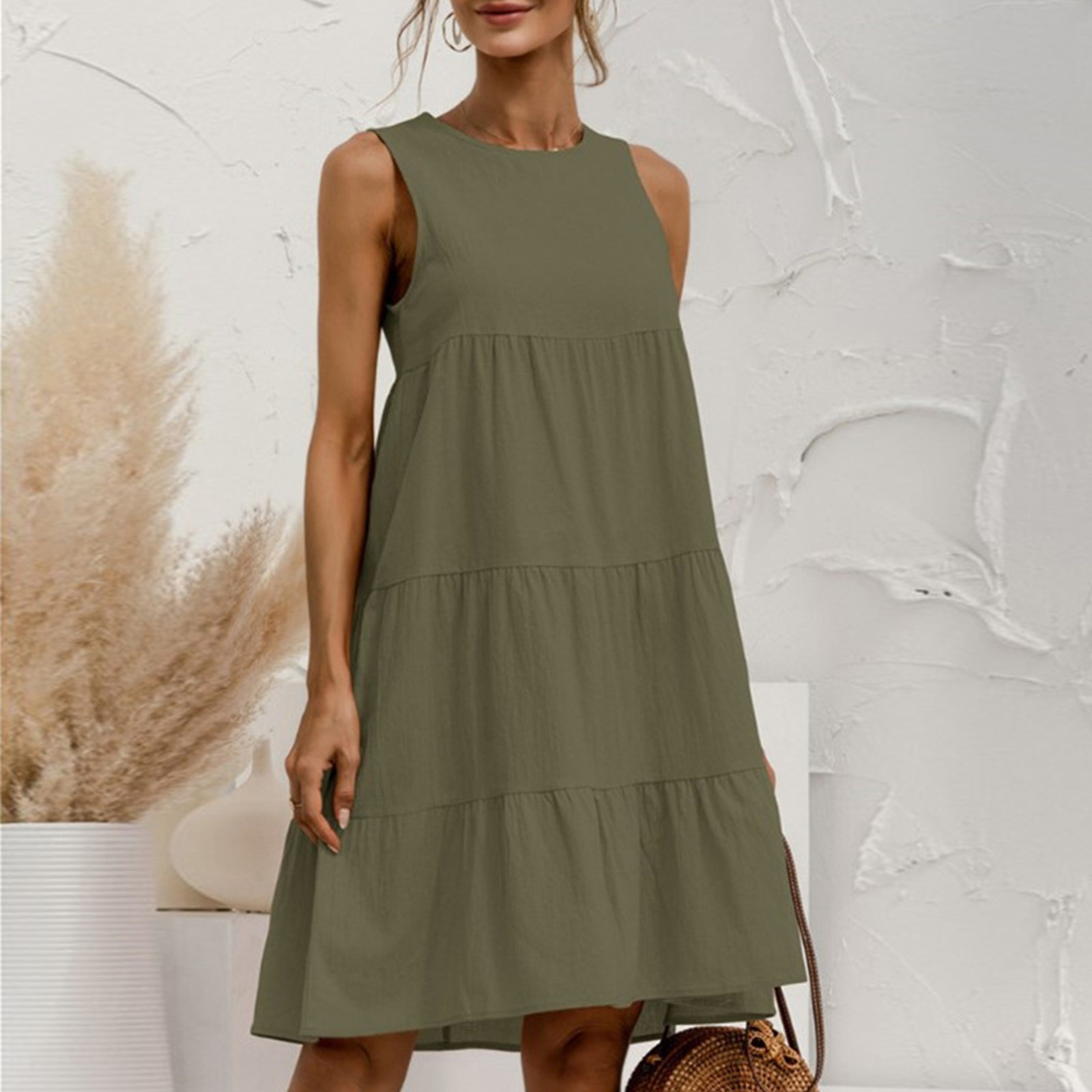 thumbnail image 2 of Vestido informal sin mangas para mujer - Vestido camiseta mini con cuello redondo, plisado y bolsillos, 2 of 5